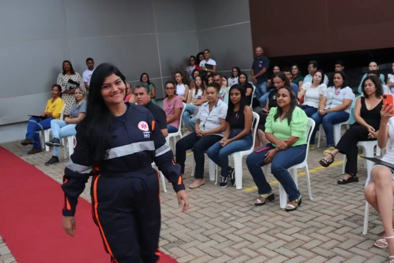 Rose Félix promove desfile de profissões na Câmara de Itabira Rose Félix promove desfile de profissões na Câmara de Itabira