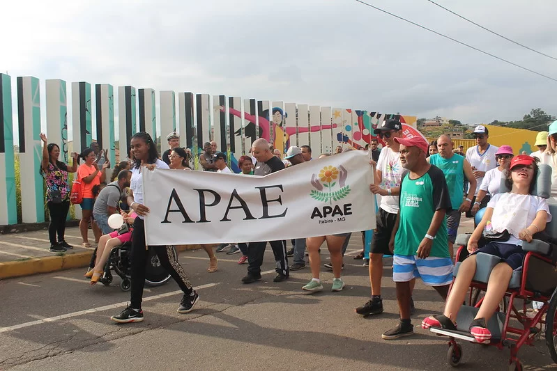 Alunos da Apae participam da Pratique Run - DeFato 30 Anos: "mais aceitação e menos preconceito", defende psicóloga