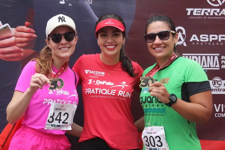 Cada medalha um flash: a Pratique Run – DeFato 30 Anos teve muita confraternização; confira a galeria de fotos Cada medalha um flash: a Pratique Run – DeFato 30 Anos teve muita confraternização; confira a galeria de fotos