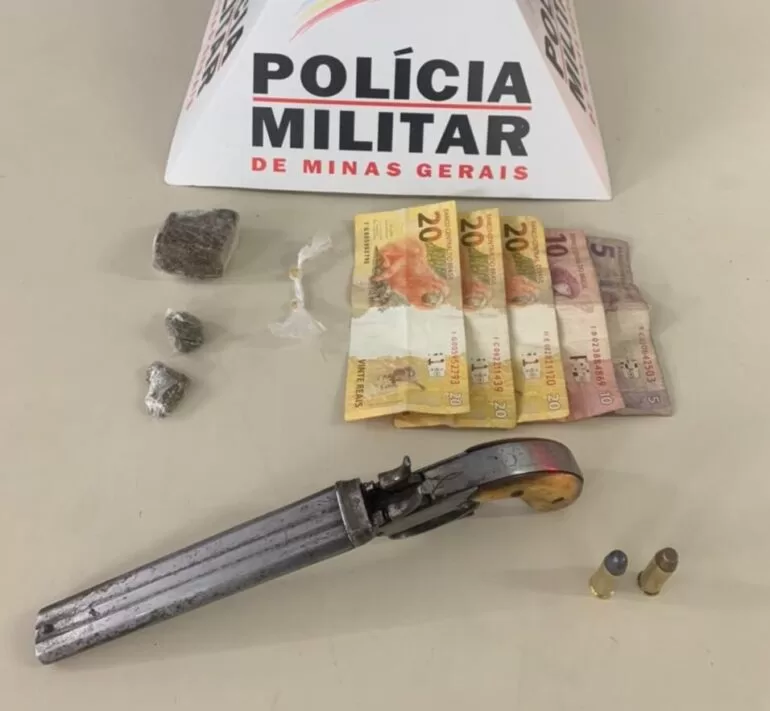 Dupla tenta fugir da PM pela linha férrea mas acaba presa em Monlevade Dupla tenta fugir da PM pela linha férrea mas acaba presa em Monlevade