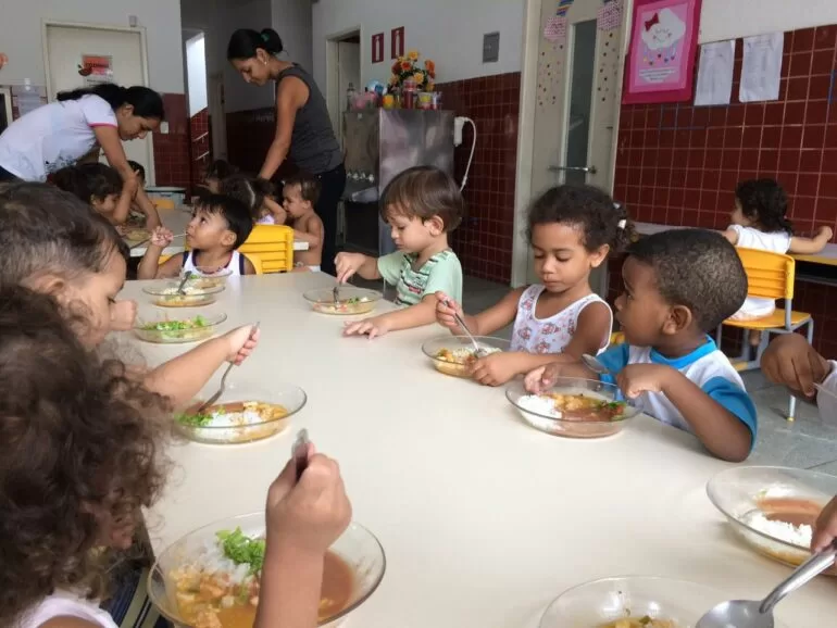 Prefeitura de Fabriciano lança programa de combate à diarreia em escolas e creches Prefeitura de Fabriciano lança programa de combate à diarreia em escolas e creches