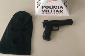 PM apreende adolescente de 16 anos com touca ninja e arma falsa em Monlevade