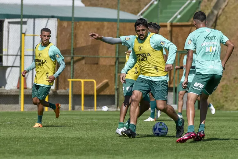 América recebe o Athletico-PR em busca de mais tranquilidade no Campeonato Brasileiro; confira as prováveis escalações América recebe o Athletico-PR em busca de mais tranquilidade no Campeonato Brasileiro; confira as prováveis escalações