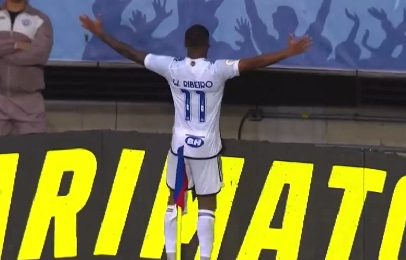 Cruzeiro chega a ficar na frente, mas cede empate ao Bahia após gol e pênalti anulados pelo VAR Cruzeiro chega a ficar na frente, mas cede empate ao Bahia após gol e pênalti anulados pelo VAR