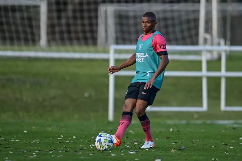 Coritiba e América, lanterna e vice lanterna do Brasileirão, se enfrentam neste sábado Coritiba e América, lanterna e vice lanterna do Brasileirão, se enfrentam neste sábado