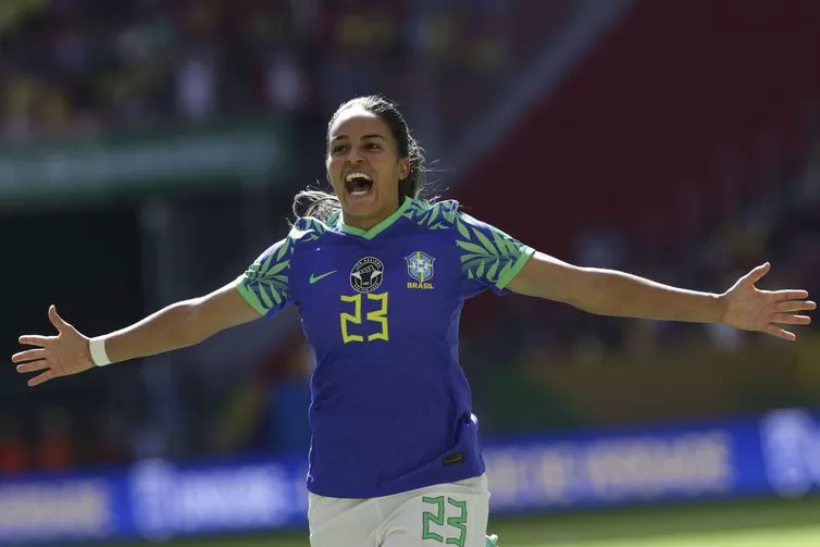 Seleção feminina goleia Chile em último jogo antes da Copa do Mundo