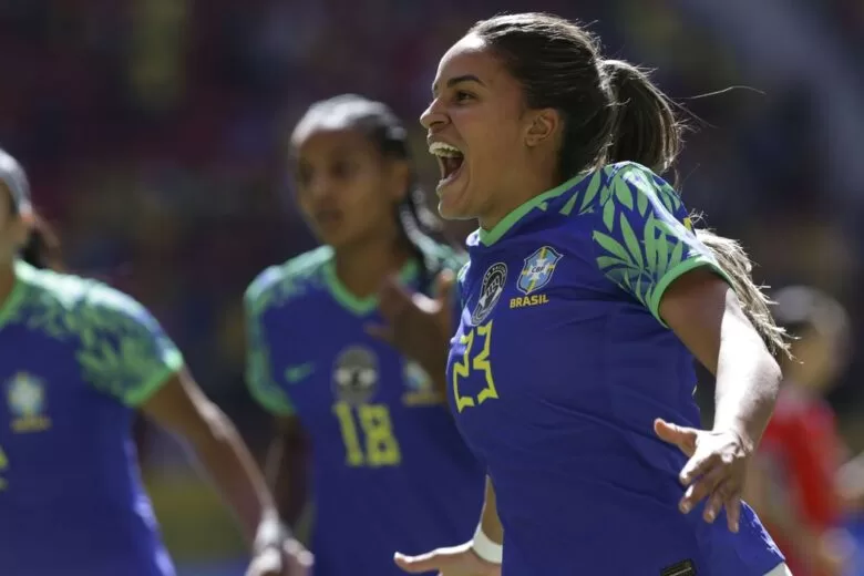 Seleção feminina goleia Chile em último jogo antes da Copa do Mundo de Futebol Seleção feminina goleia Chile em último jogo antes da Copa do Mundo de Futebol