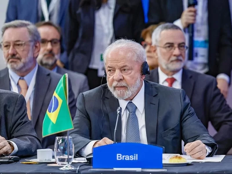 Durante Cúpula da Paz, Zelensky cobra posicionamento do Brasil e da China