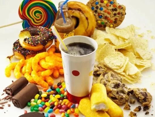 Ultraprocessados contribuem para a hipertensão, alerta nutricionista do HNSD