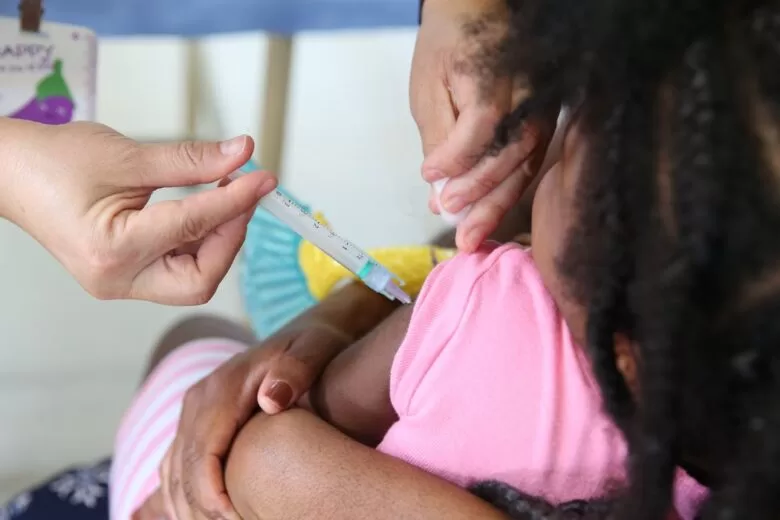 Cobertura vacinal de crianças aumenta após queda durante pandemia Cobertura vacinal de crianças aumenta após queda durante pandemia