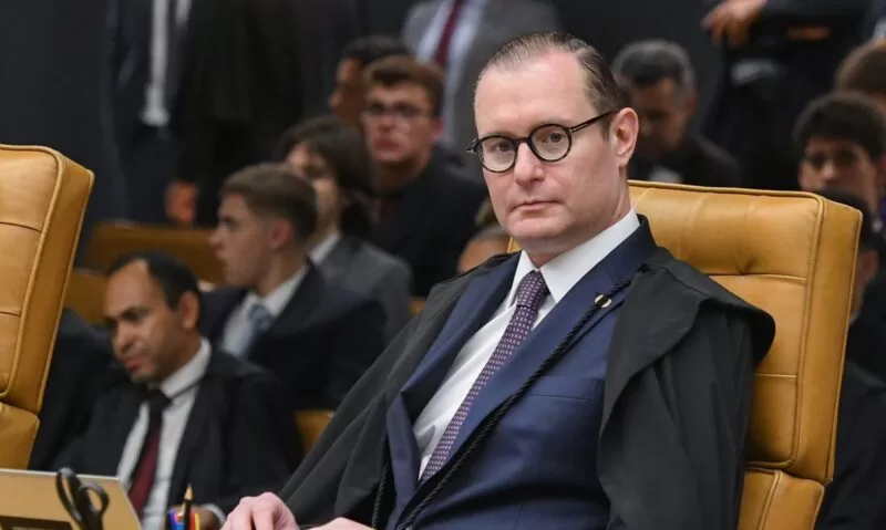 Zanin esquivou-se por cinco vezes sobre posicionamento relativo ao marco temporal em sabatina no Senado Zanin esquivou-se por cinco vezes sobre posicionamento relativo ao marco temporal em sabatina no Senado