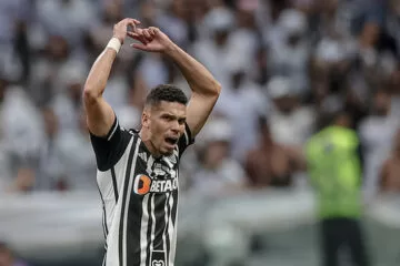 Paulinho marca duas vezes e Galo bate o Santos na estreia da Arena MRV