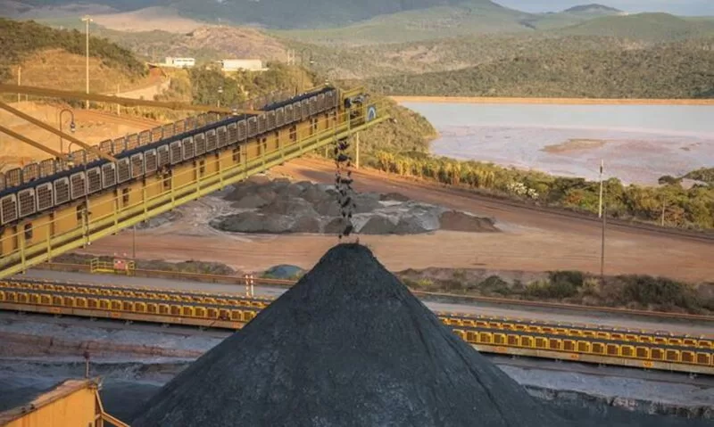 CFEM: Governo paga com atraso R$ 450 milhões a municípios mineradores CFEM: Governo paga com atraso R$ 450 milhões a municípios mineradores