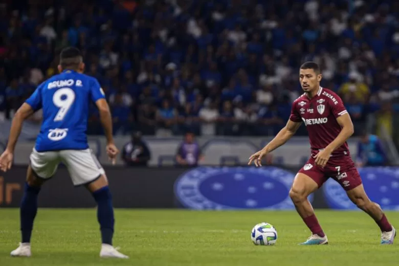 Campeonato Brasileiro: Fluminense e Cruzeiro medem forças no Maracanã; Rádio Caraça transmite a partida Campeonato Brasileiro: Fluminense e Cruzeiro medem forças no Maracanã; Rádio Caraça transmite a partida