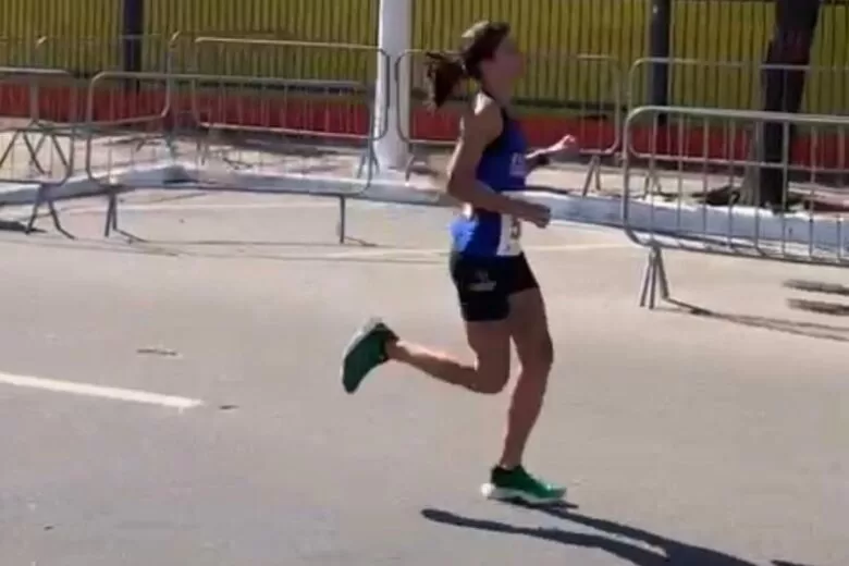 Sob forte calor e diante de adversários estrangeiros, Larissa Quintão fica em 4º lugar na Dez Milhas Garoto Sob forte calor e diante de adversários estrangeiros, Larissa Quintão fica em 4º lugar na Dez Milhas Garoto