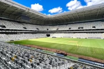 Após shows, Arena do Galo substitui parte do gramado visando jogo contra Botafogo