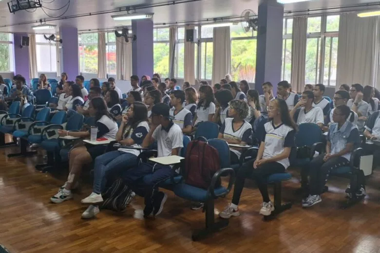 Aulão do Enem reúne cerca de 100 estudantes da rede pública na Funcesi Aulão do Enem reúne cerca de 100 estudantes da rede pública na Funcesi