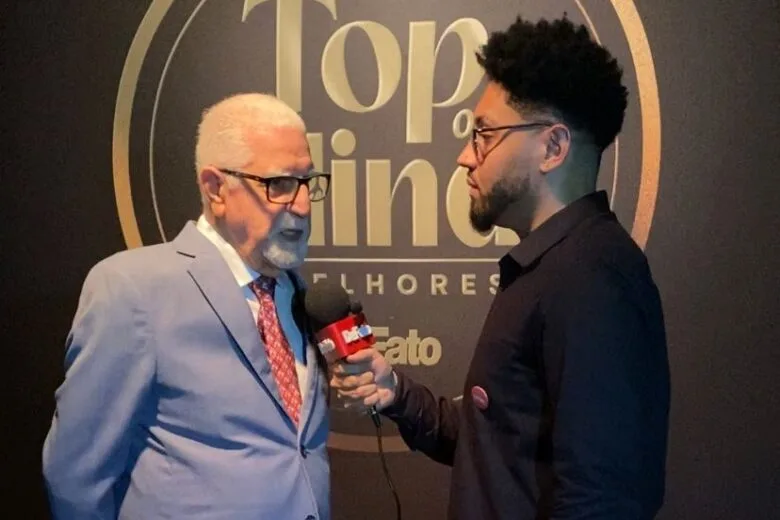 ‘‘A DeFato é co-irmã da Rádio Pontal’’, diz Marcos Gabiroba ao ser homenageado no Top of Mind ‘‘A DeFato é co-irmã da Rádio Pontal’’, diz Marcos Gabiroba ao ser homenageado no Top of Mind