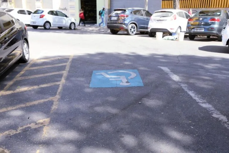 Vereadores aprovam vagas prioritárias para gestantes em estacionamentos de BH Vereadores aprovam vagas prioritárias para gestantes em estacionamentos de BH