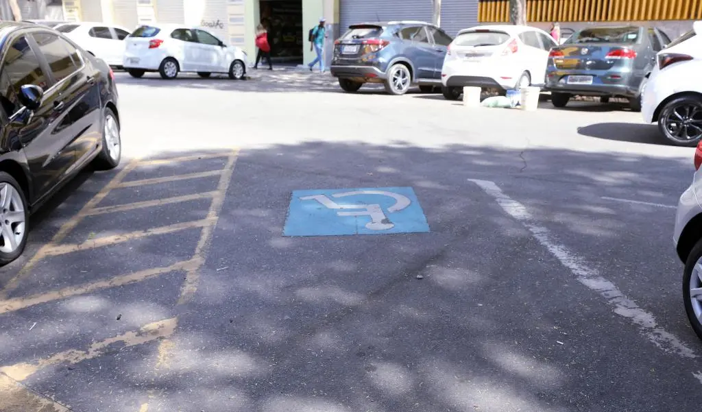vagas prioritárias de estacionamento