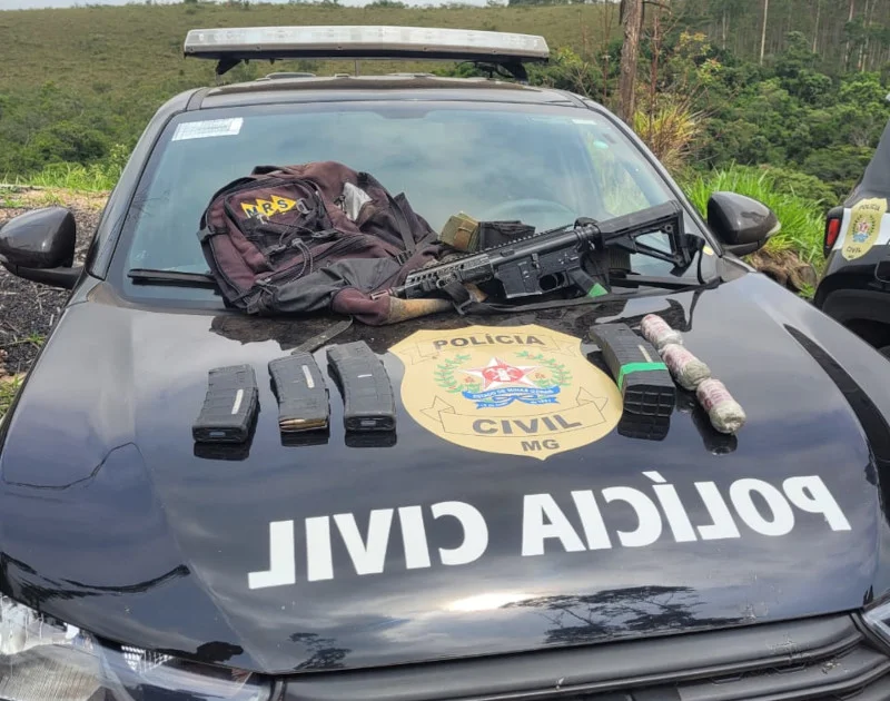 Polícia Civil apreende fuzil, munições e bombas caseiras de organização criminosa