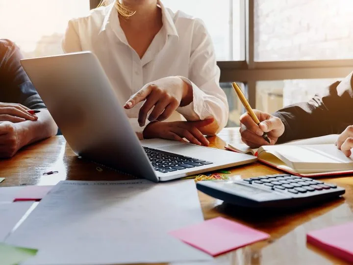 DeFato abre vagas para representação comercial; saiba mais DeFato abre vagas para representação comercial; saiba mais