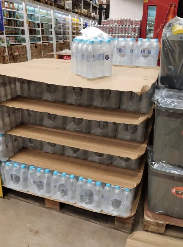 Sem abastecimento de qualidade, itabiranos fazem corrida para comprar água mineral e esvaziam prateleiras de supermercados