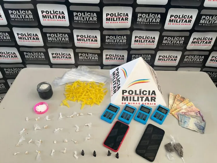 Jovem é preso com crack, cocaína e maconha em Santa Bárbara Jovem é preso com crack, cocaína e maconha em Santa Bárbara