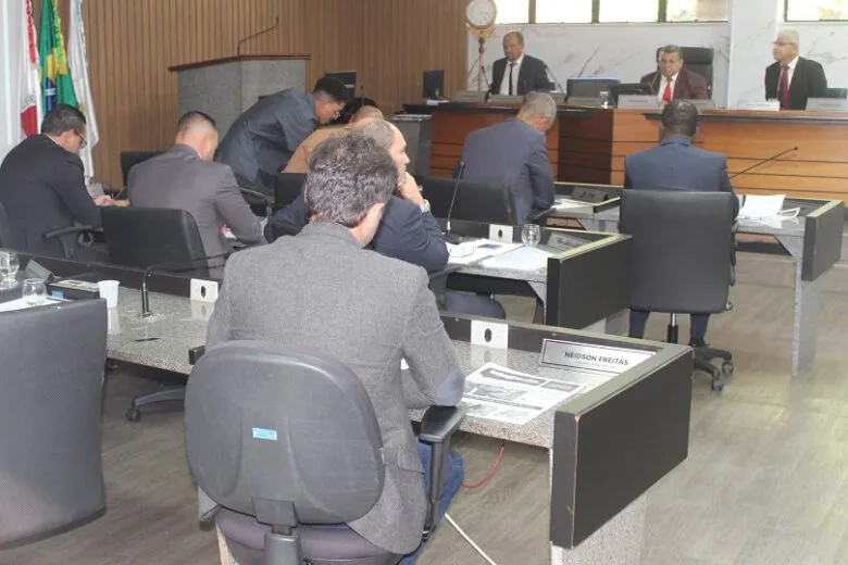 Câmara: reforma administrativa é aprovada com emendas que vetam novas secretarias na Prefeitura de Itabira Câmara: reforma administrativa é aprovada com emendas que vetam novas secretarias na Prefeitura de Itabira