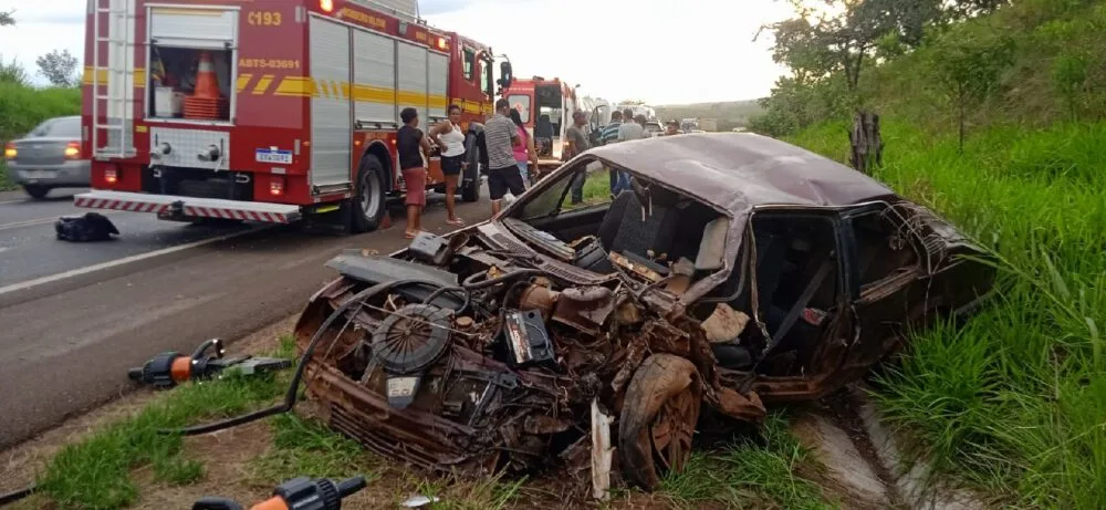 Patrocínio: colisão entre carro e caminhão deixa uma pessoa morta na BR-365 Patrocínio: colisão entre carro e caminhão deixa uma pessoa morta na BR-365