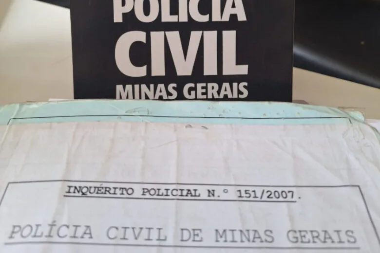 Polícia soluciona homicídio 17 anos depois e indicia casal suspeito em MG Polícia soluciona homicídio 17 anos depois e indicia casal suspeito em MG