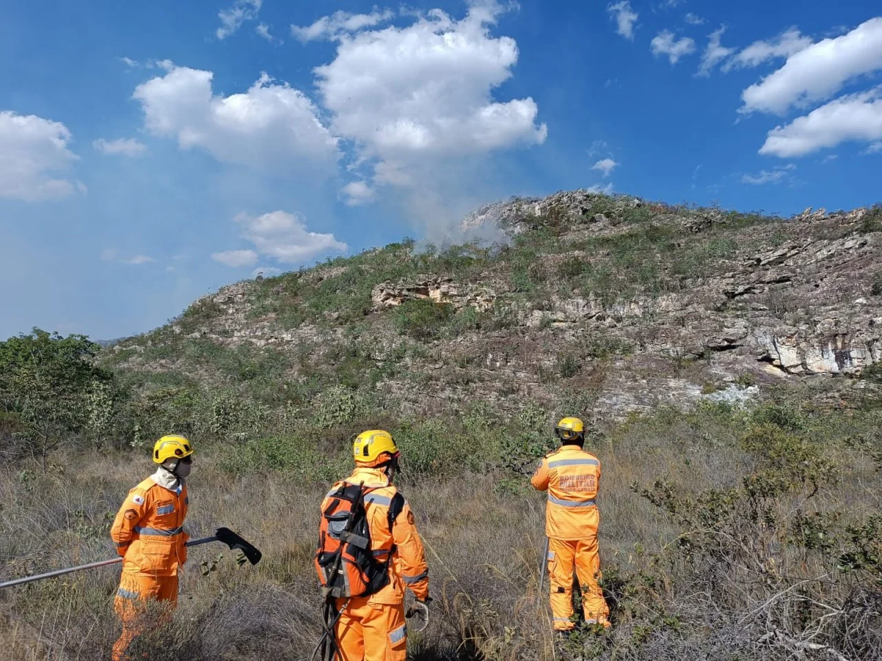 Incêndio em Parque Estadual de Grão Mogol chega ao seu quinto dia; veja imagens
