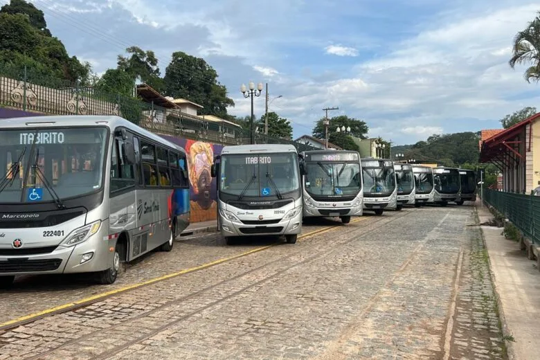 Transporte coletivo de Itabirito recebe seis ônibus e dois micro-ônibus Transporte coletivo de Itabirito recebe seis ônibus e dois micro-ônibus