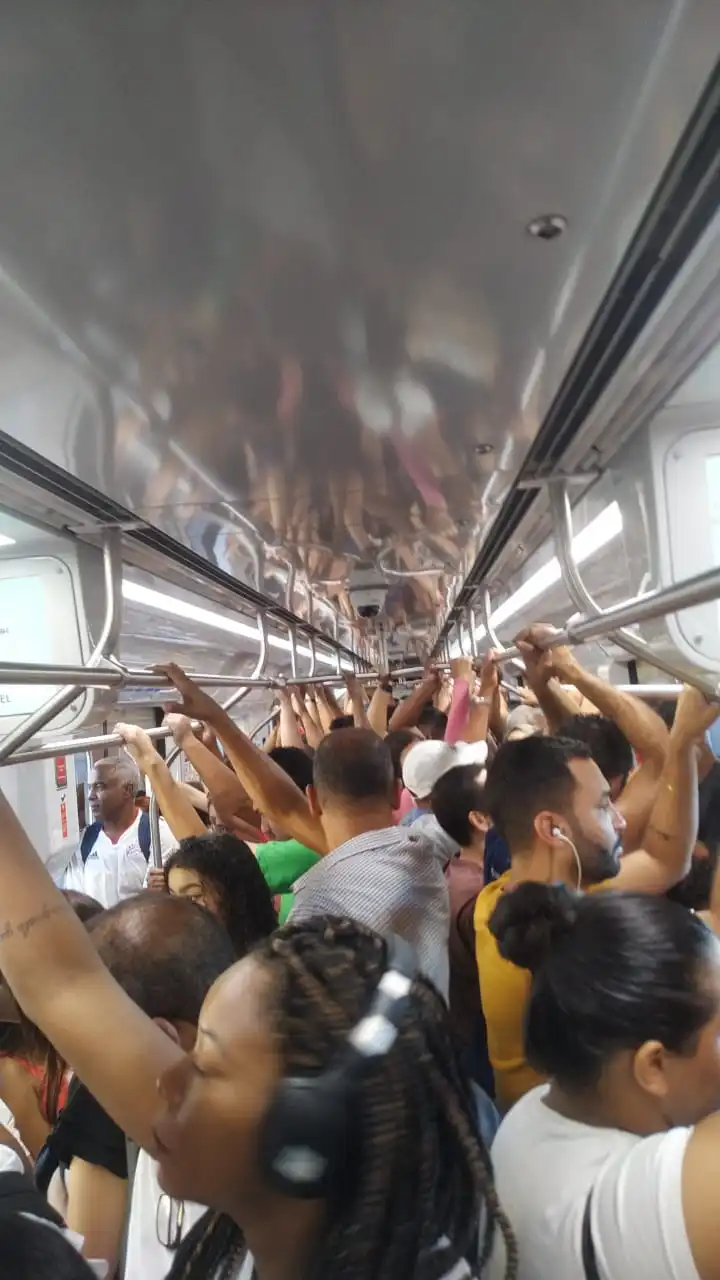 Pelo 4º dia consecutivo, metrô de BH opera com atrasos e usuários relatam trens lotados Pelo 4º dia consecutivo, metrô de BH opera com atrasos e usuários relatam trens lotados