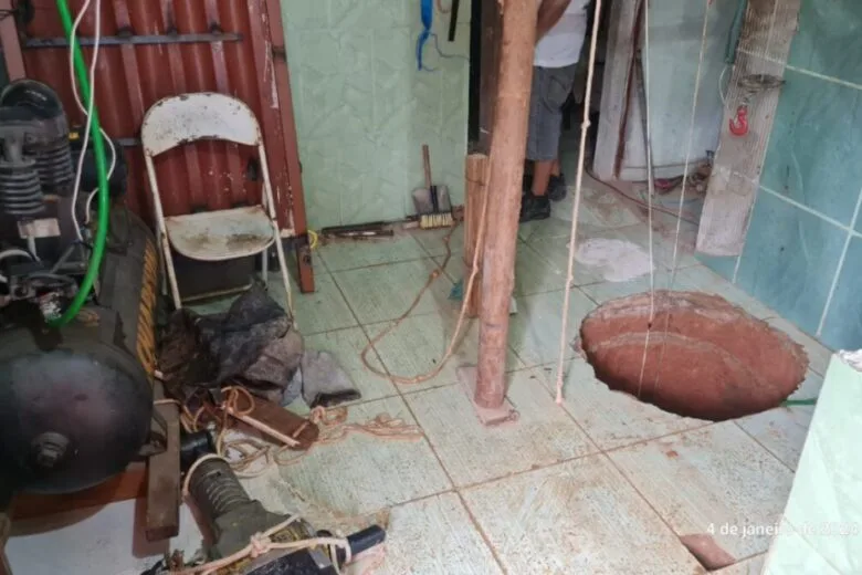Após sonho com ouro, idoso cava buraco, cai dentro da vala e morre em Ipatinga Após sonho com ouro, idoso cava buraco, cai dentro da vala e morre em Ipatinga