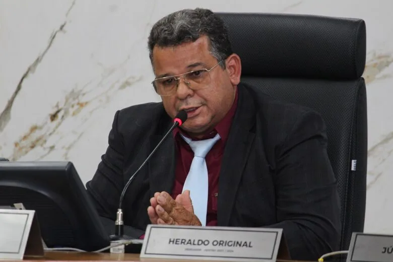 Heraldo Noronha adia para terça-feira votação dos vetos de Marco Lage; pauta da Câmara permanece trancada Heraldo Noronha adia para terça-feira votação dos vetos de Marco Lage; pauta da Câmara permanece trancada