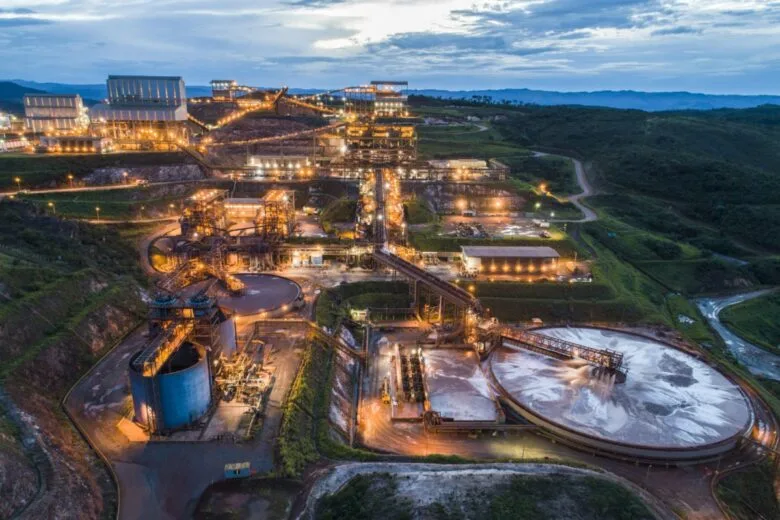 Anglo American tem queda de 14% na produção de cobre e anuncia prejuízo em divisão de diamantes