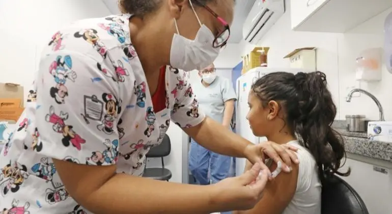 Vacinação contra a dengue começa nesta terça-feira em BH Vacinação contra a dengue começa nesta terça-feira em BH
