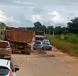 BR-381: caminhão tomba em Nova União e causa um óbito