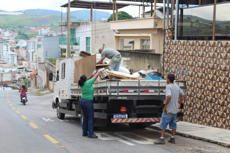 Mutirão da Dengue vistoria cerca de 400 imóveis no bairro Rosário, em João Monlevade Mutirão da Dengue vistoria cerca de 400 imóveis no bairro Rosário, em João Monlevade