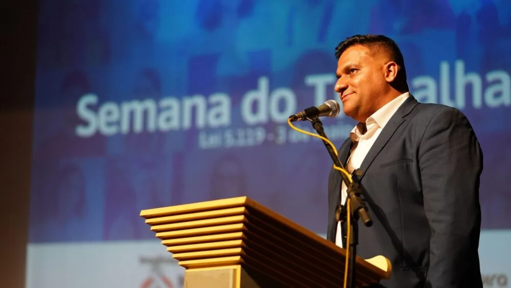 Itabira: show com comediante Stevan Gaipo abre a Semana do Trabalhador; programação segue até sábado