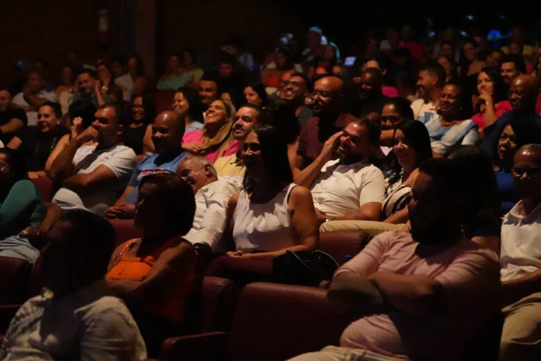 Itabira: show com comediante Stevan Gaipo abre a Semana do Trabalhador; programação segue até sábado Itabira: show com comediante Stevan Gaipo abre a Semana do Trabalhador; programação segue até sábado