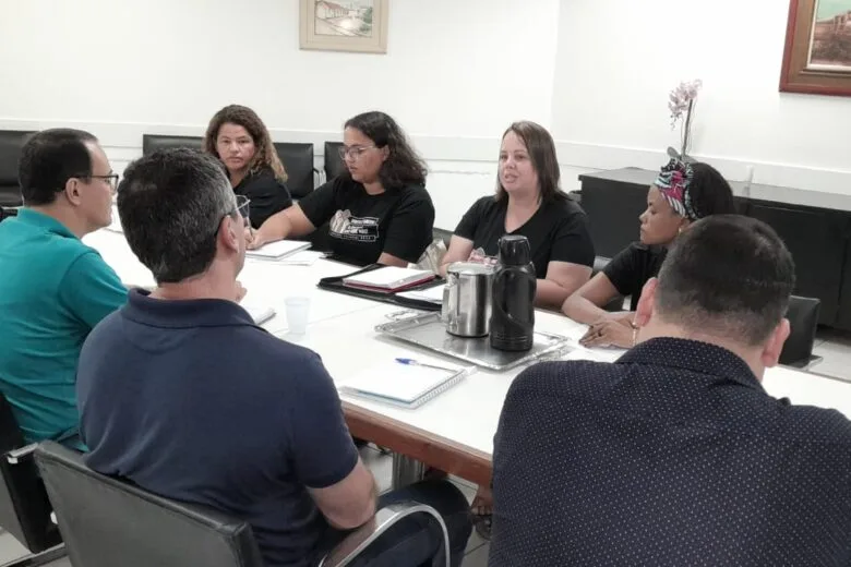 Servidores da Prefeitura de Ipatinga terão reajustes retroativos a janeiro Servidores da Prefeitura de Ipatinga terão reajustes retroativos a janeiro