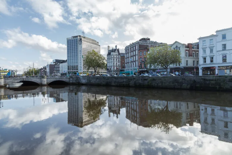 Irlanda contrata brasileiros para serviços básicos e sem exigência de curso superior Irlanda contrata brasileiros para serviços básicos e sem exigência de curso superior