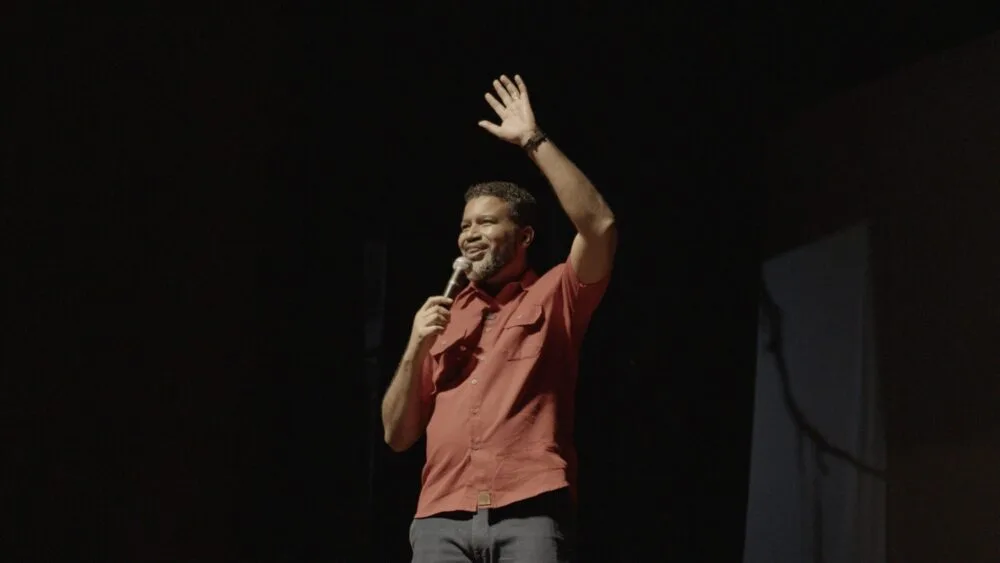 Semana do Trabalhador: Thiago Carmona arranca risadas ao transformar situações do cotidiano em momentos de humor