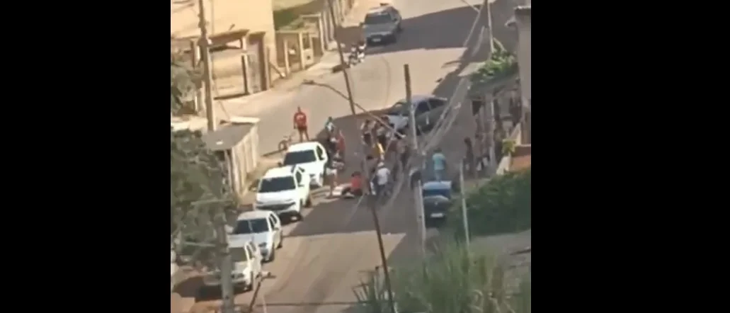 Acidente entre carro e moto é registrado no bairro Santa Marta, em Itabira