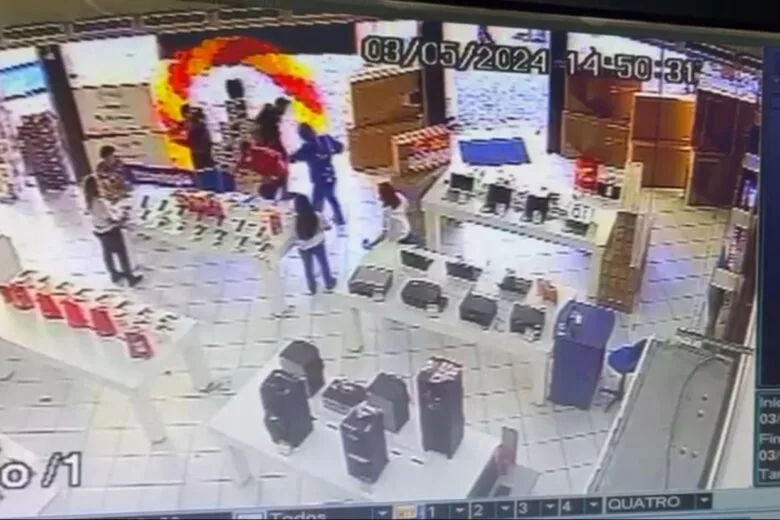 Criminosos assaltam loja do Magazine Luiza no Centro de Itabira; grupo segue foragido Criminosos assaltam loja do Magazine Luiza no Centro de Itabira; grupo segue foragido