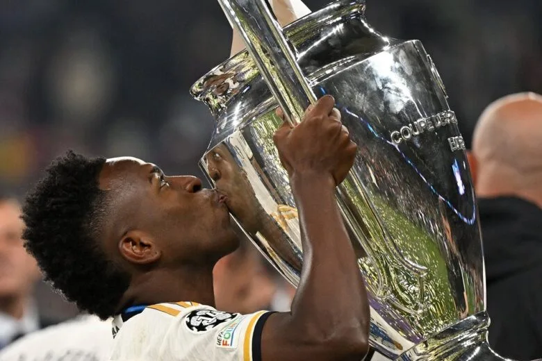 Vini Jr. rejeita proposta do futebol saudita; multa rescisória do atleta do Real Madrid é de R$ 6 bilhões Vini Jr. rejeita proposta do futebol saudita; multa rescisória do atleta do Real Madrid é de R$ 6 bilhões