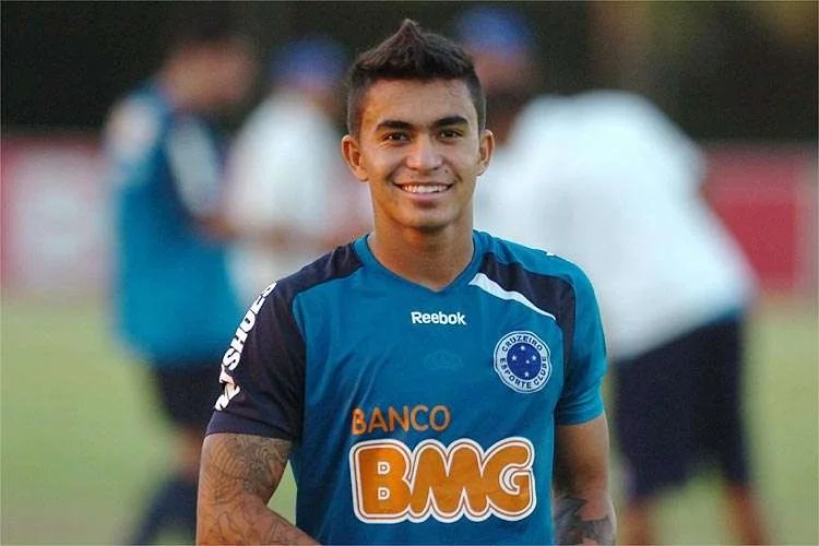 Cruzeiro surpreende e anuncia a contratação do atacante Dudu, do Palmeiras Cruzeiro surpreende e anuncia a contratação do atacante Dudu, do Palmeiras