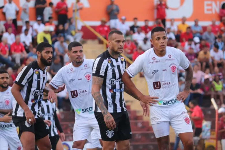 Com vaias, Valério empata em 0x0 contra o Tupi, chega a sete jogos sem vitória e amarga a lanterna do Módulo II Com vaias, Valério empata em 0x0 contra o Tupi, chega a sete jogos sem vitória e amarga a lanterna do Módulo II